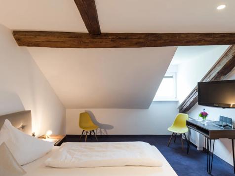 Room attic (18-22m²) image 6