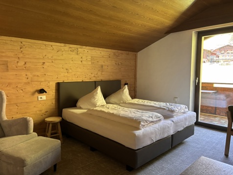 Room Floor 3 image 8