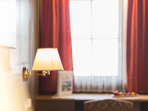 Room Iris image 9