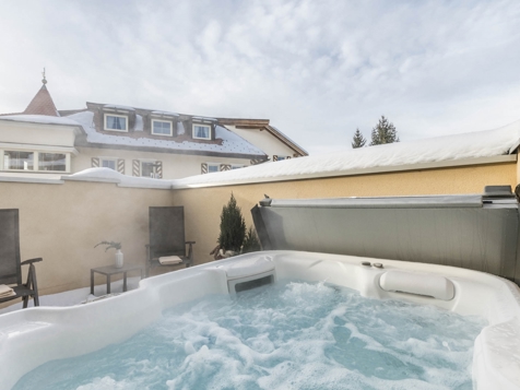 Suite 112 with outdoor whirlpool 360° View