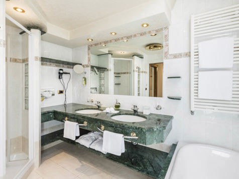 Rose Suite image 3
