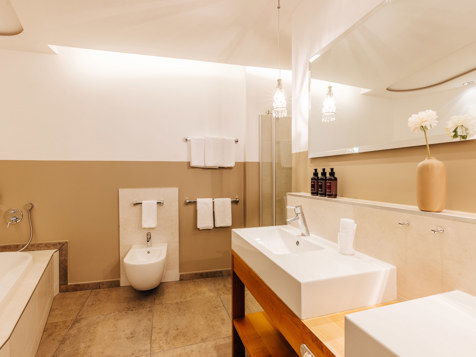 Rosen Suite image 6