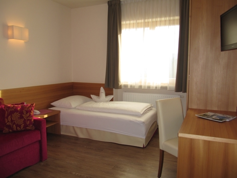 Single Room Deluxe image 2