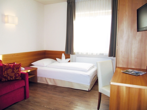 Single Room Deluxe image 3