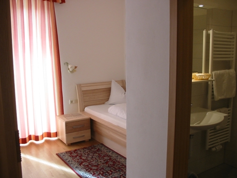 single room image 2