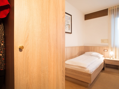 single room mountain without balcony image 2