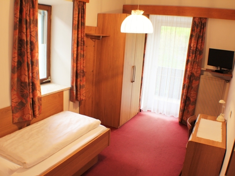 Single room Riverside image 2