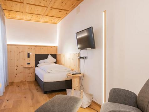 Single room with balcony image 1