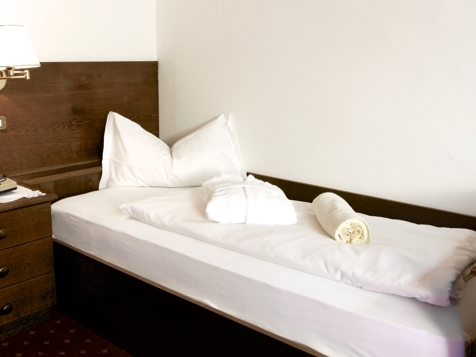 Single room with balcony image 1