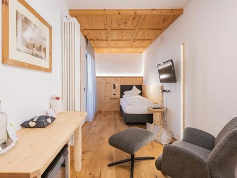 Single room with balcony image 2