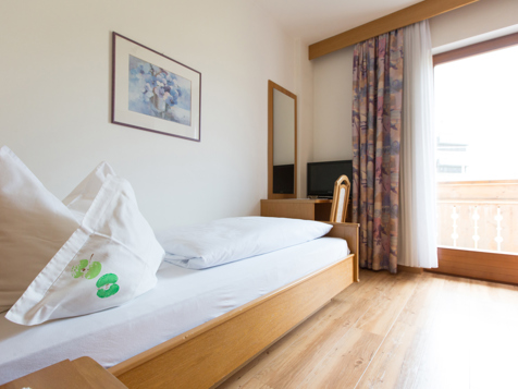 Single room with balcony image 3