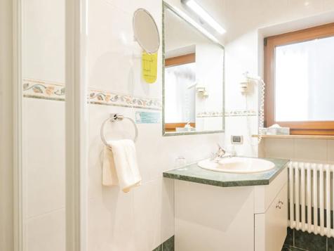 Single room with balcony image 6