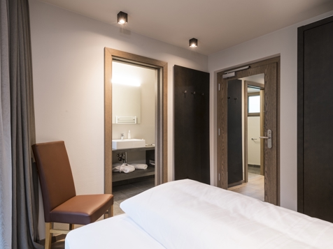 Single room with east-facing balcony image 3