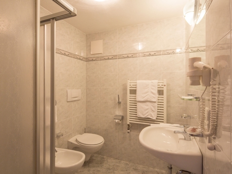 Small double room with balcony  image 3