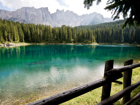 Sommerurlaub in Südtirol mit Almwiesen und Dolomiten
