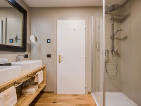 Sonn Suite 212 image 4