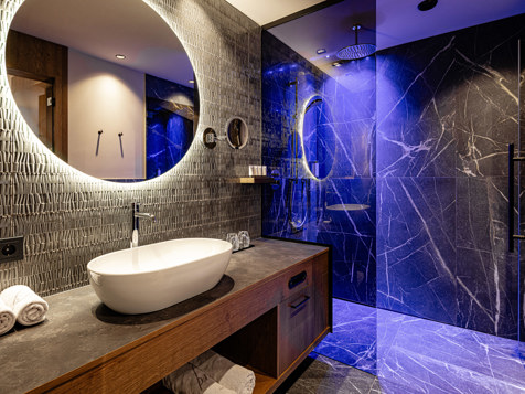 Sonnenberg Suite with private whirlpool image 2