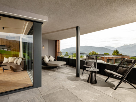 Sonnenberg Suite with private whirlpool image 4
