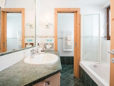 Sonnenuhrzimmer image 3