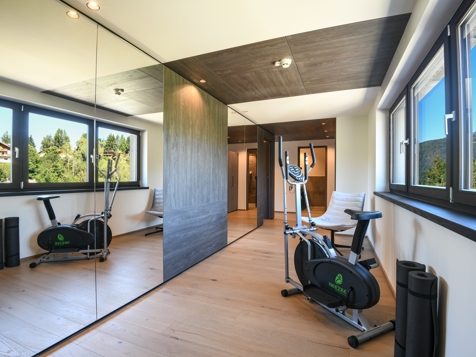 SPORTIVE SUITE image 2