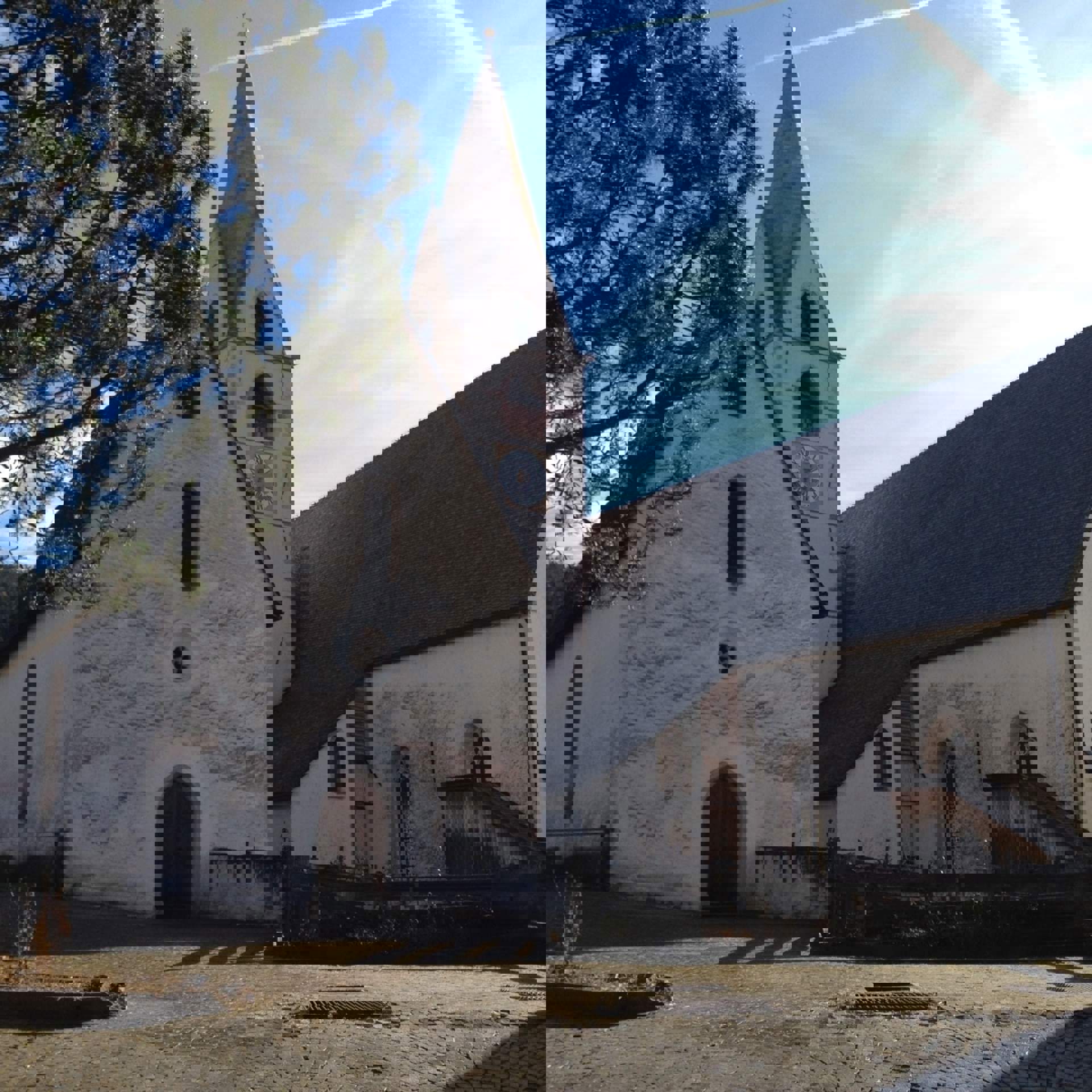 St. Anna mit Pfarrkirche in Mölten St. Anna mit Pfarrkirche in Mölten