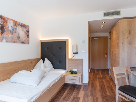 ST. GEORGEN SINGLE ROOM image 3