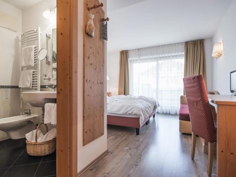 Standard Double room - Dolomiten image 4