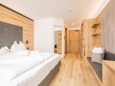 standard double room image 1