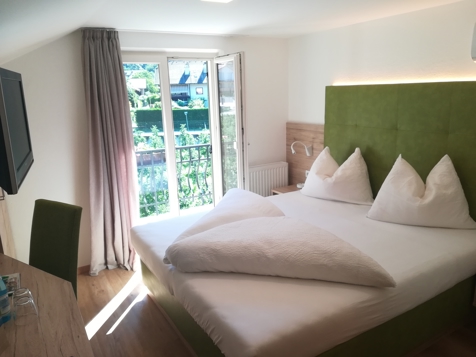Standard double room image 1