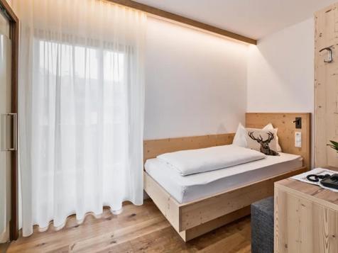 Standard double room image 2