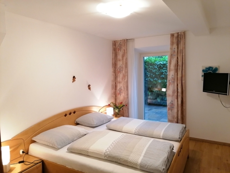 Standard double room image 2