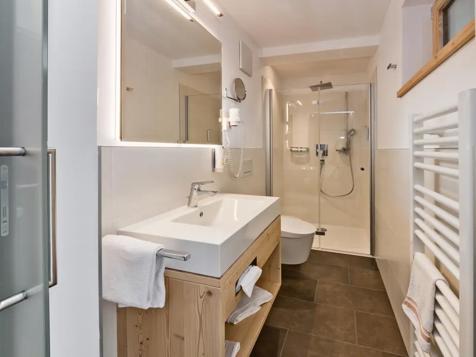 Standard double room image 3
