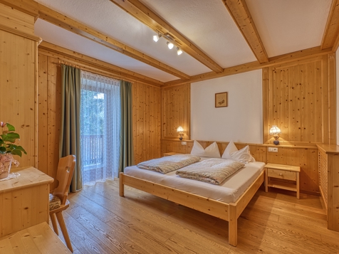 Standard double- triple-bed-room image 10