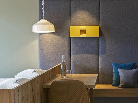 Suite 104: “Posta prioritaria” image 1