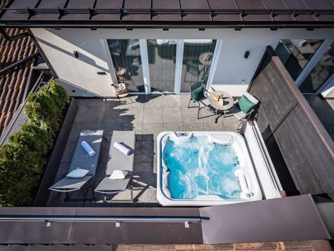 SUITE AMORE WITH HOT-WHIRLPOOL image 1