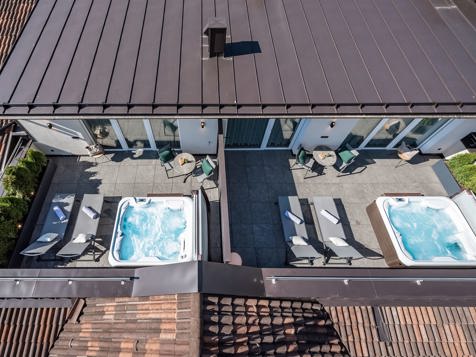SUITE AMORE WITH HOT-WHIRLPOOL image 10