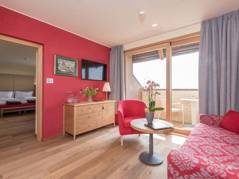 Suite di lusso con balcone e vista sulle Dolomiti image 2