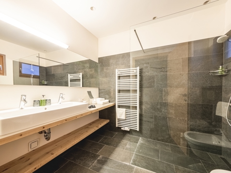 Suite in residence image 6