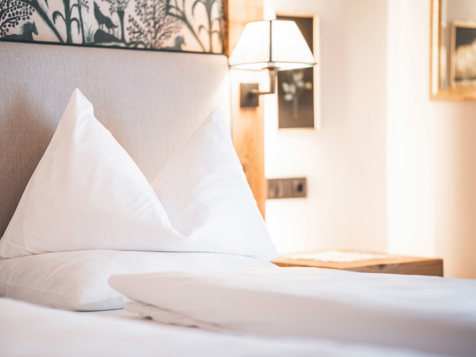 SUITE KARL MAGNUS image 1