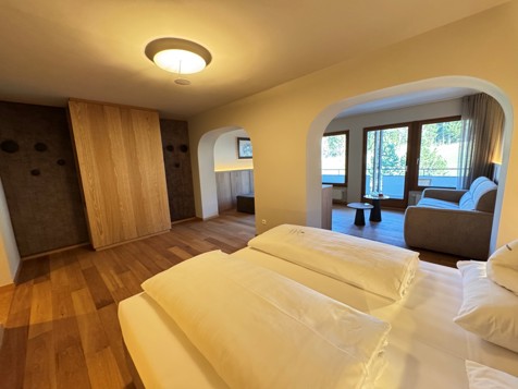 SUITE ROMANTICA image 7