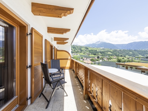 Suite with south-facing balcony image 7