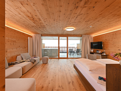 Suite with Terrace Mountain Sky image 4