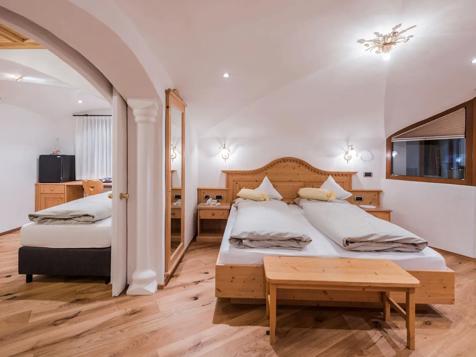 Sun suite 212 image 1