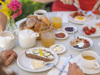 fruehstueck-terrasse-pool-johanneshof-tscherms-hotel-residence-meranerland.jpg