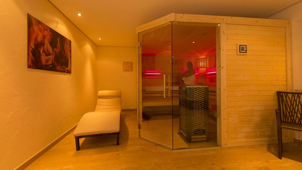 sauna57b8c935-c6a7-01f6-698d-97aa037a00ba3C031D5B-A7B6-3201-458D-E5541A7C3C6B.jpg