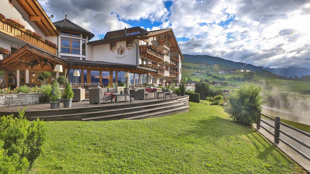Lärchenhof - HOTEL DER BERGE - Hotel in Meransen in Eisacktal / Południowy Tyrol