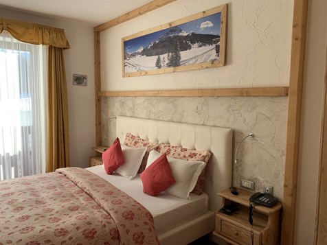Hotel Lavaredo - Lake Misurina in Belluno