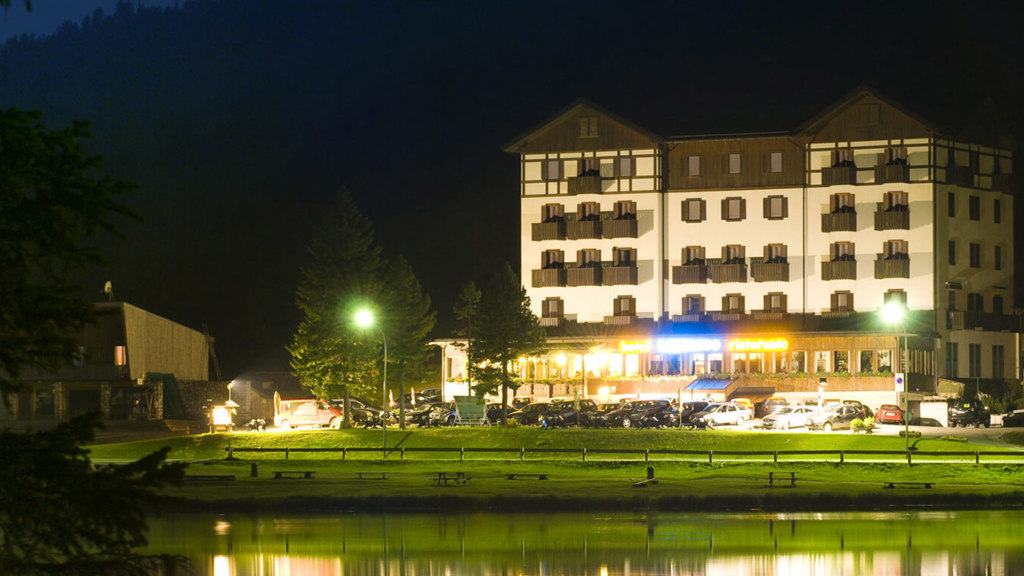 Hotel-Lavaredo_750_estate.jpg