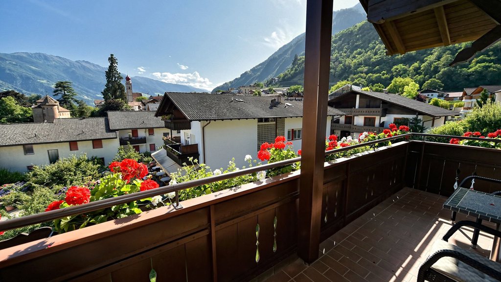 b606deb4c4ba83b7c05681d6a036ae78a715da7c-lenzenhof5.jpg