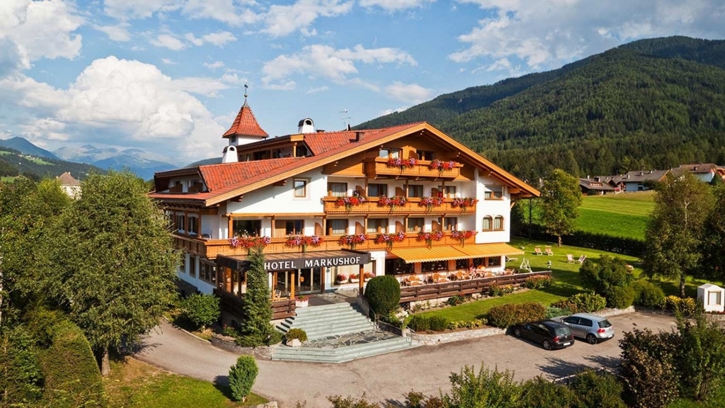 Hotel Markushof - Res. Sonnwies - Apartment / Residence in Olang at Mt. Kronplatz / Tyrol du Sud